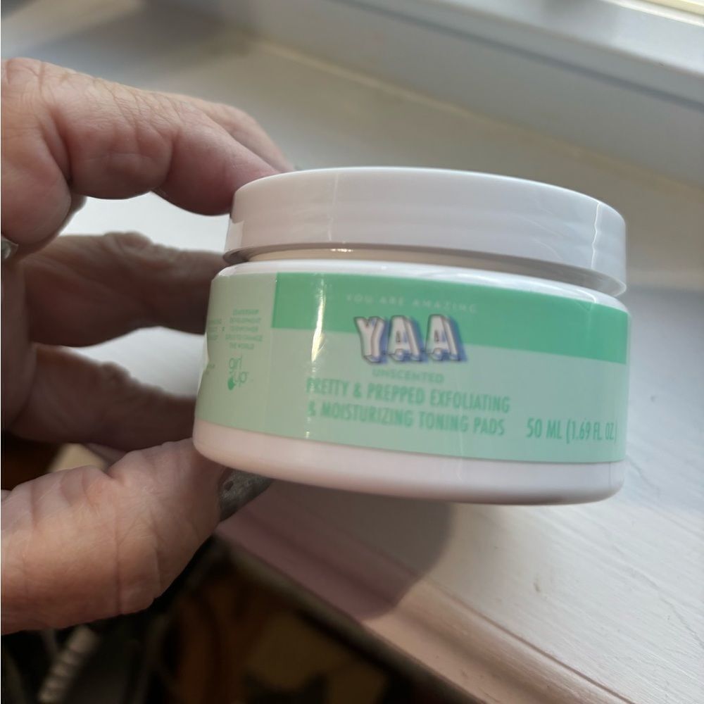 YAA exfoliating and moisturizing unscented toning pads
